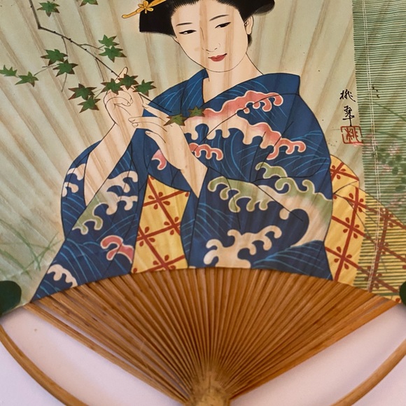 Geisha & Peacock Feather Themed Hand Fans - Picture 4 of 16
